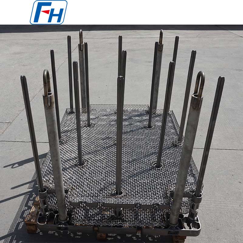 Was sind die Unterschiede zwischen Drahtgeflecht- und Massivplatten-Wärmebehandlungskörben?