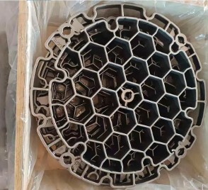 Wie kann Oxidation und Korrosion in hitzebeständigen Stahlgussteilen bei hohen Temperaturen verhindert werden?